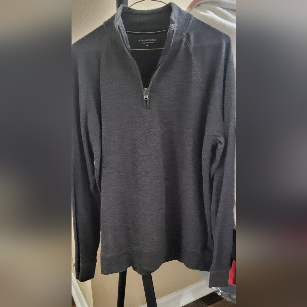 Structure sweater